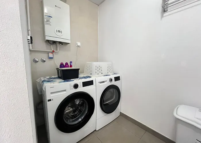 Alamos Breeze - 3br Next To The - Free Parking - Salt Pool