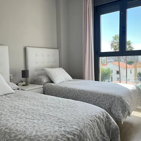 Alamos Breeze - 3br Next To The - Free Parking - Salt Pool