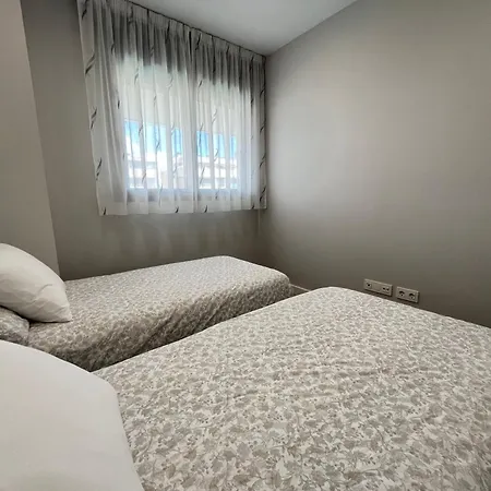 Apartament Alamos Breeze - 3br Next To The - Free Parking - Salt Pool