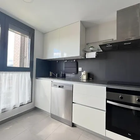 Alamos Breeze - 3br Next To The - Free Parking - Salt Pool
