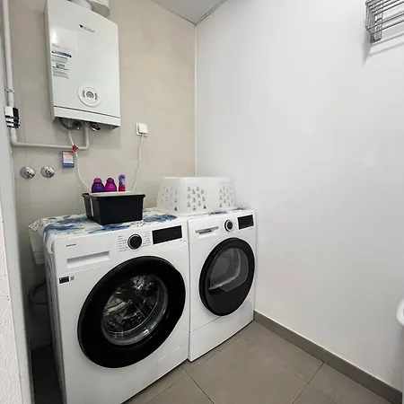 Alamos Breeze - 3br Next To The - Free Parking - Salt Pool