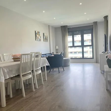 Alamos Breeze - Spacious 3br By The - Pool - Free Parking Lejlighed *