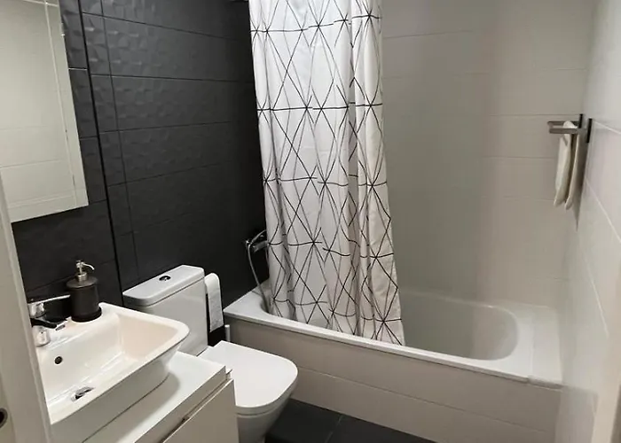 Alamos Breeze - 3br - Free Parking - Salt Pool - Next To The * 토레몰리노스