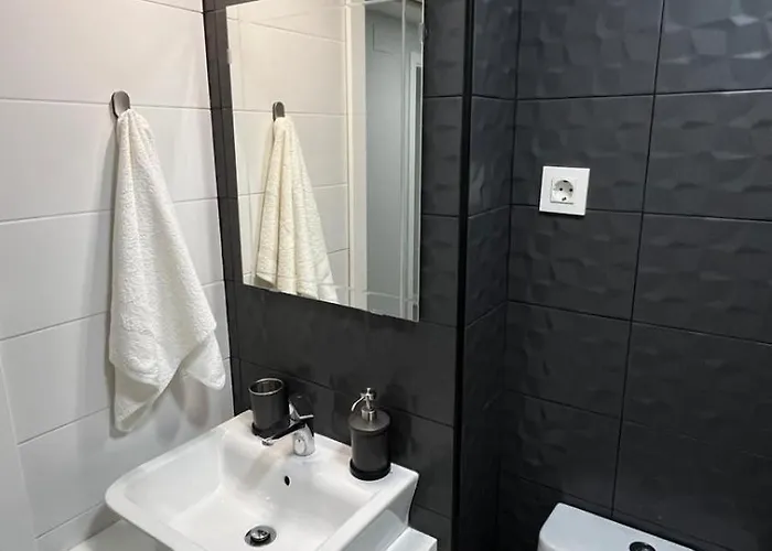 Alamos Breeze - 3br - Free Parking - Salt Pool - Next To The