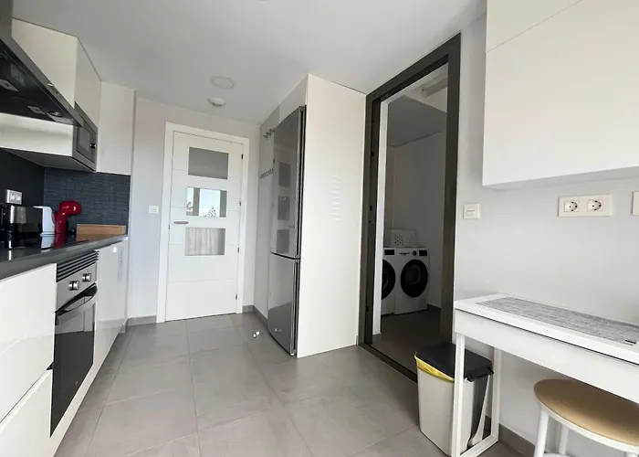 Appartement Alamos Breeze - 3br Next To The - Free Parking - Salt Pool