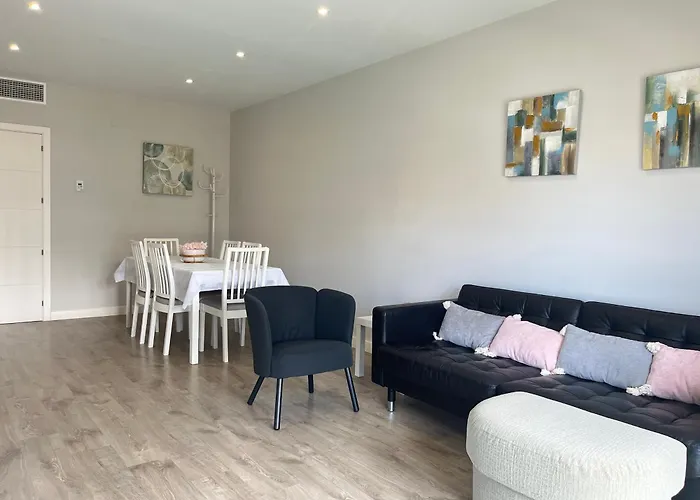 Alamos Breeze - 3br Next To The - Free Parking - Salt Pool